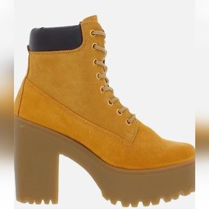 NWB! Steve Madden Tindra Boots